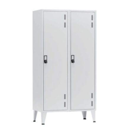 Vestiário Duplo com roupa suja e limpa